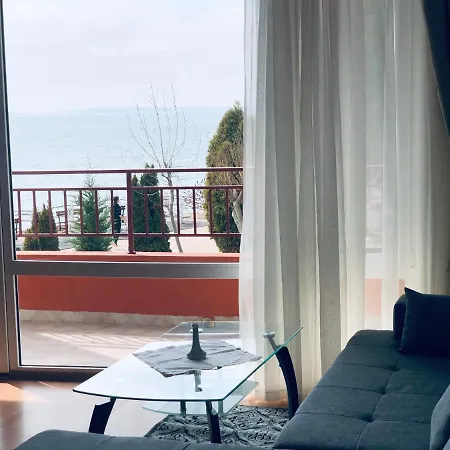 Apartment Beautiful Right By The Sea, Sveti Vlas