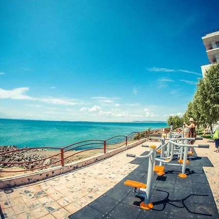 Apartament Beautiful Right By The Sea, *