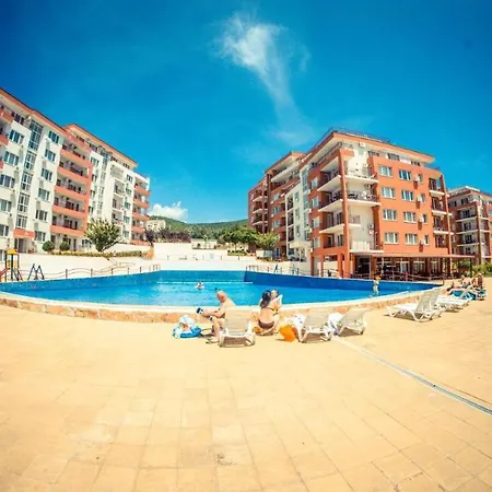 Beautiful Right By The Sea, Sweti Wlas