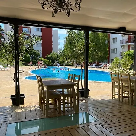 Apartament Beautiful Right By The Sea,