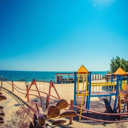 Beautiful Right By The Sea, Apartment *