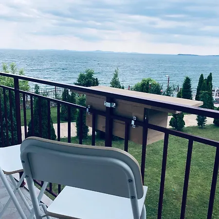 Beautiful Right By The Sea, Apartament Sveti Vlas