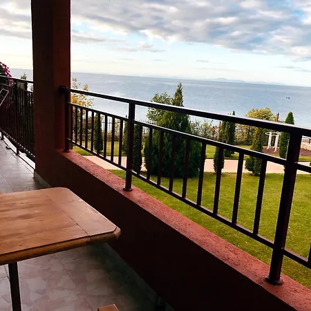 Beautiful Right By The Sea, Apartment